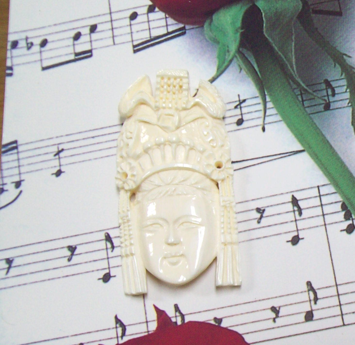 pre-ban-genuine-ivory-carved-face-pendant-iv058-1