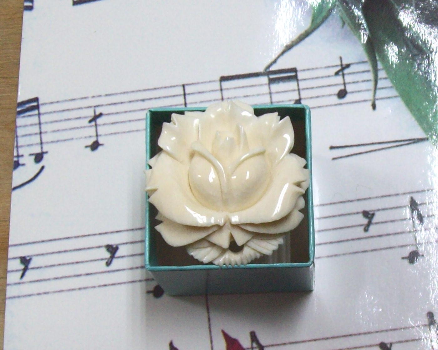 Pre-Ban Genuine Ivory Pendant with carved rose design vintage jewelry IV093