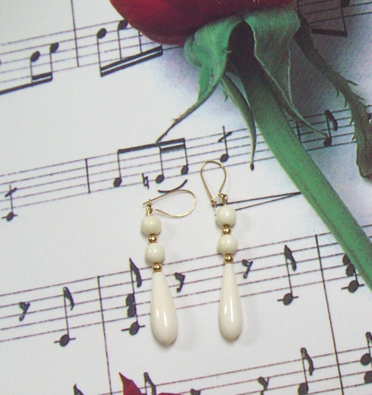 Pre-Ban Genuine Ivory Earrings 14KGF Kidney Wire Post Vintage IV131