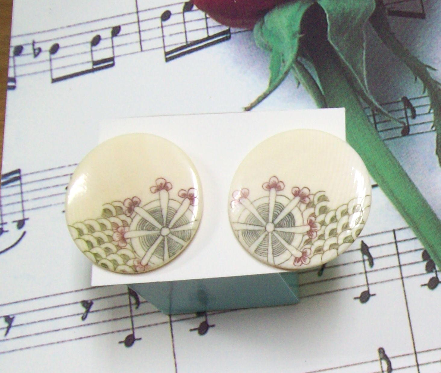Pre-Ban Genuine Ivory Earrings with 14K Gold Posts Vintage IV157