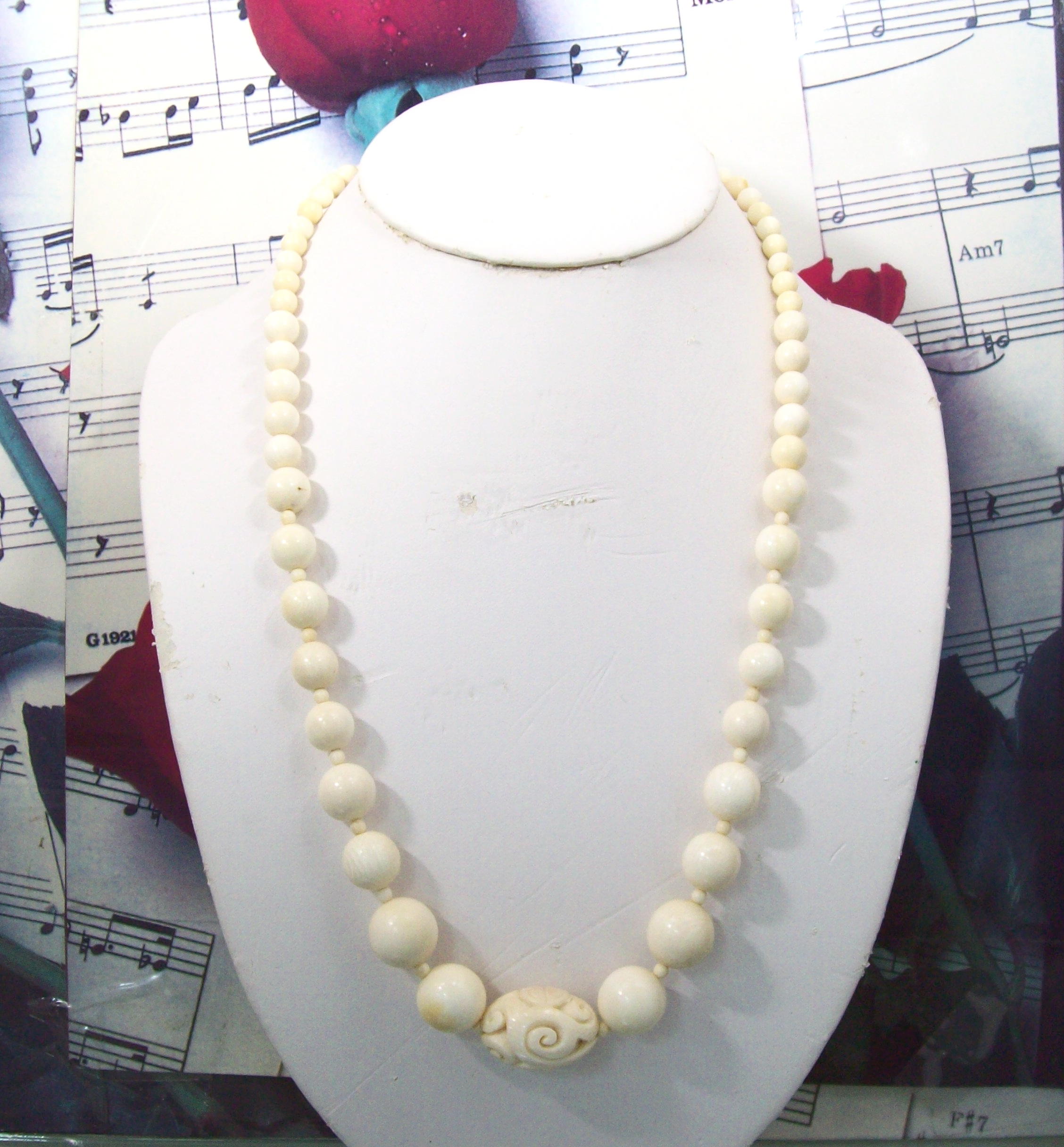 Pre-Ban Genuine Ivory Graduated Beaded Necklace 22 Inch Vintage