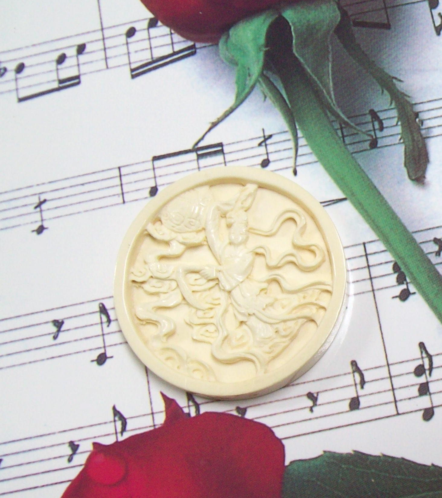 Pre-Ban Genuine Ivory Carved Disc Pendant front view IV244