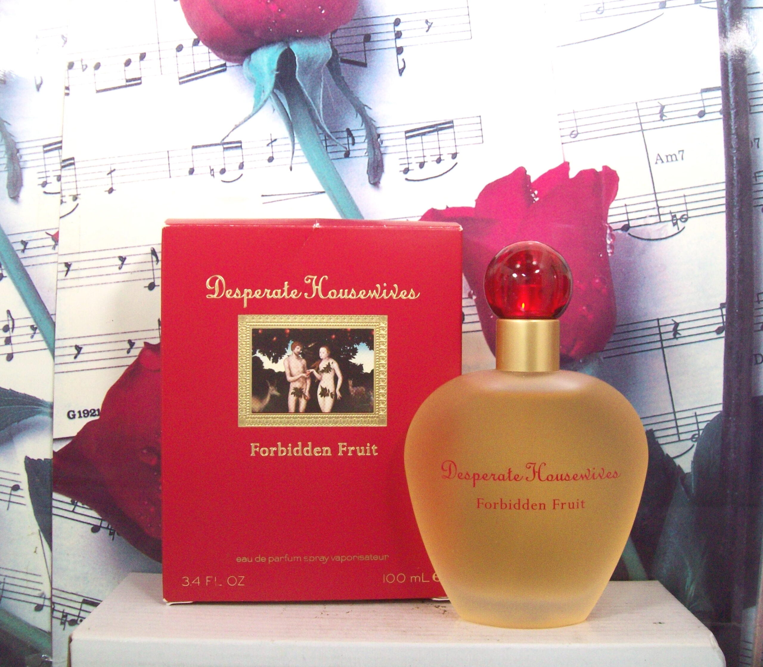 Desperate Housewives Forbidden Fruit 3.4 OZ EDP Spray perfume bottle