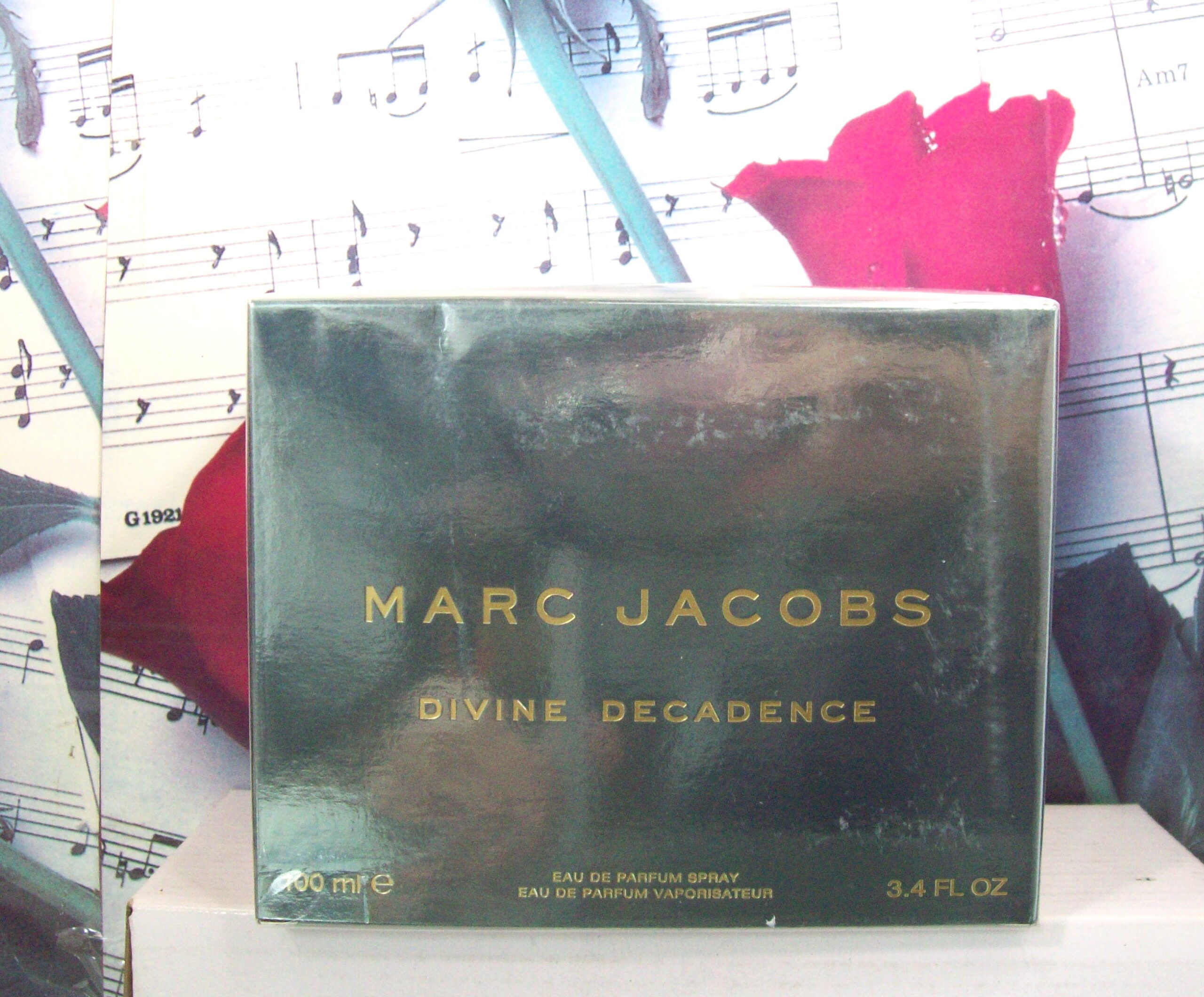 Marc Jacobs Divine Decadence 3.4 OZ EDP Spray bottle front view