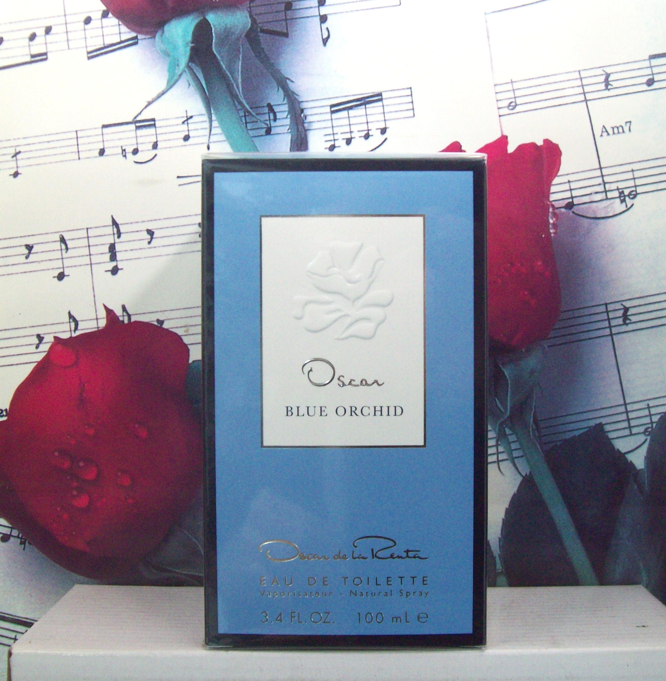 Oscar Blue Orchid EDT Spray bottle front view