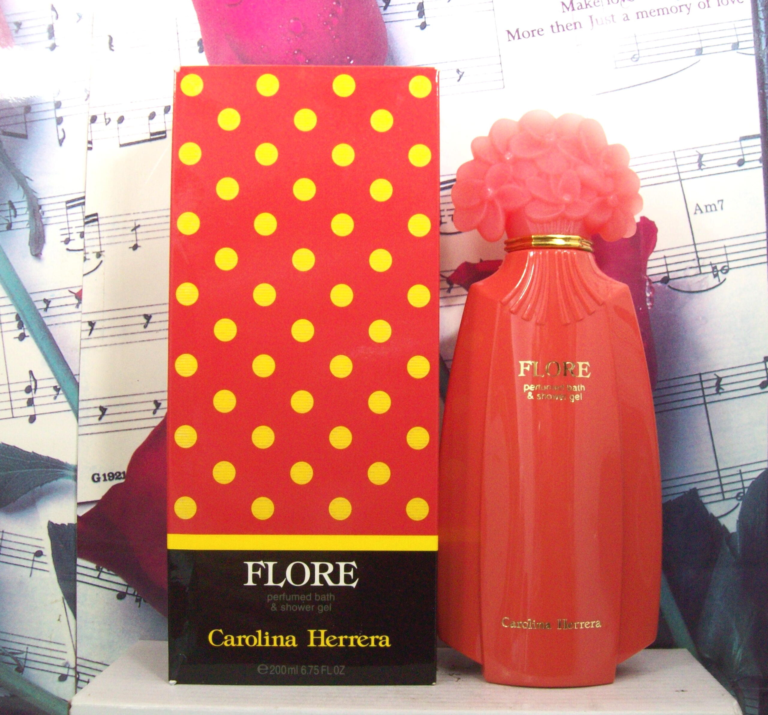 Carolina Herrera Flore 6.75 OZ Shower Gel bottle front view